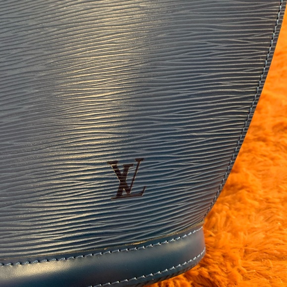 💯 Authentic LV Blue Epi Saint Jacques long strap - Picture 2 of 16